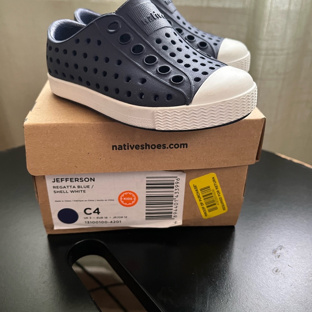 Native Kids Sneakers in Navy and White